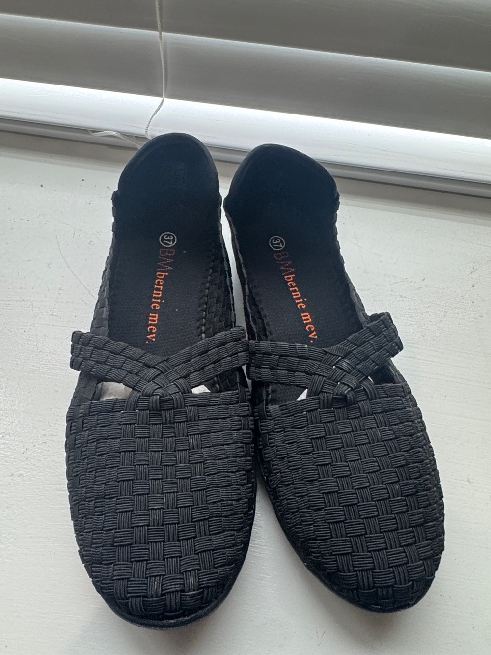 New bernie mev. Black Woven Mary Jane Flats SZ W EU 37 size 6-6.5